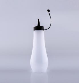 Plastic bottle with fine tip